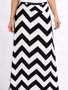 a.n.a Black and White Chevron Maxi Skirt - Size Large